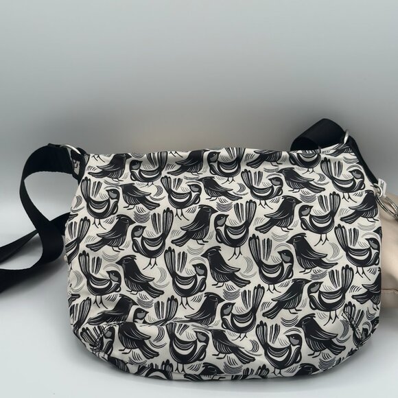 🖤 Kipling Printed Crossbody Bag – Black & White Bird Pattern - Picture 4 of 7